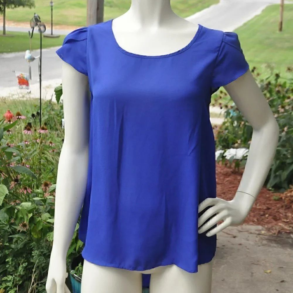 2/$10 Pink Rose 100% Polyester Size Large Hi-Lo Top BUNDLE ONLY